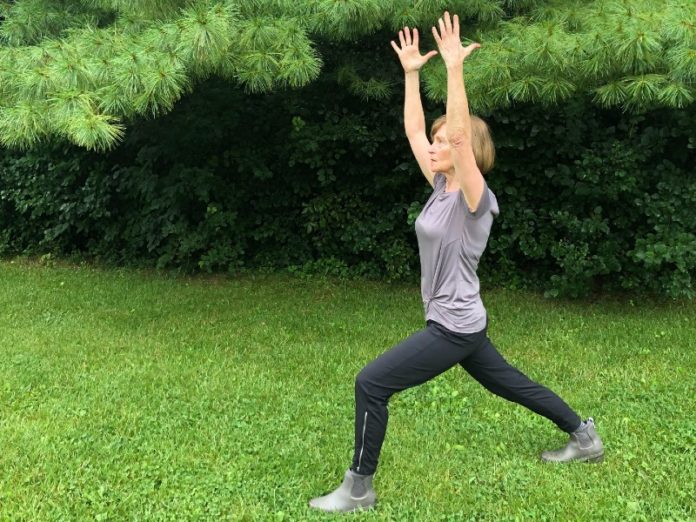 JulieWoodward-MindfulAwakenings-naturehike forest meditation